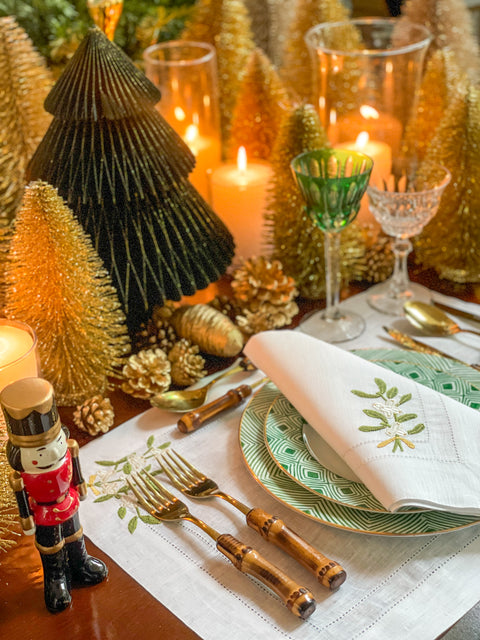 Mistletoe Placemats & Dinner Napkins (8 sets/16 pieces)