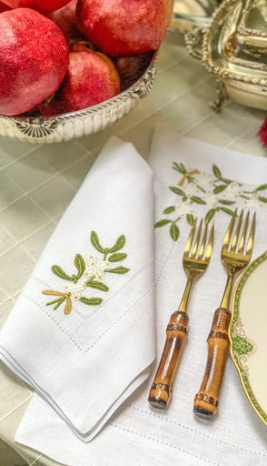 Mistletoe Placemats & Dinner Napkins (8 sets/16 pieces)