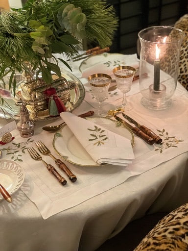 Mistletoe Placemats & Dinner Napkins (8 sets/16 pieces)