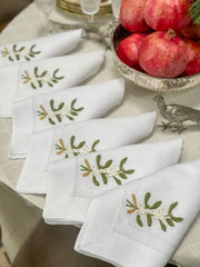 Mistletoe Placemats & Dinner Napkins (8 sets/16 pieces)